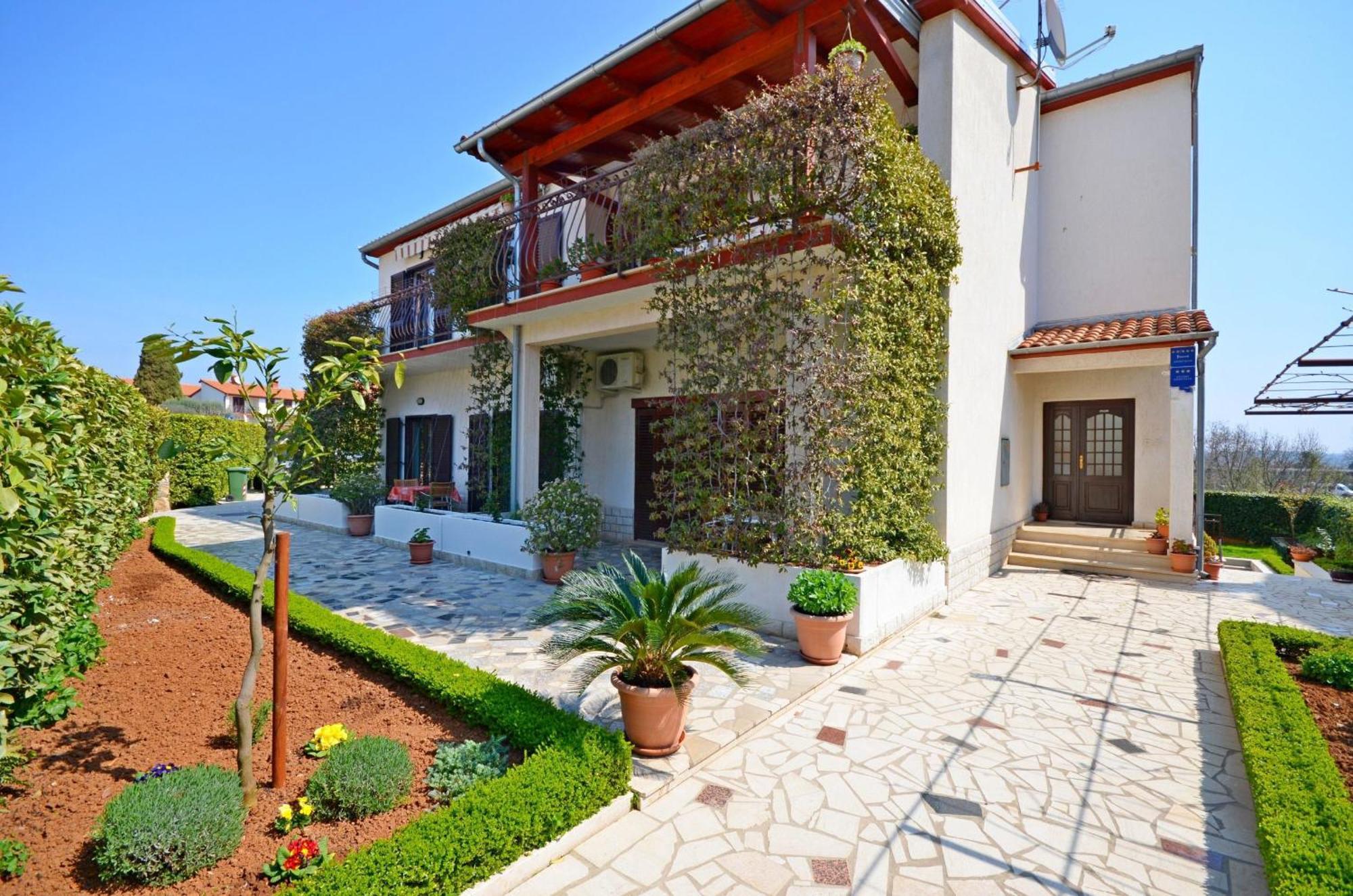 Apartments Milan Rovinj Exterior photo